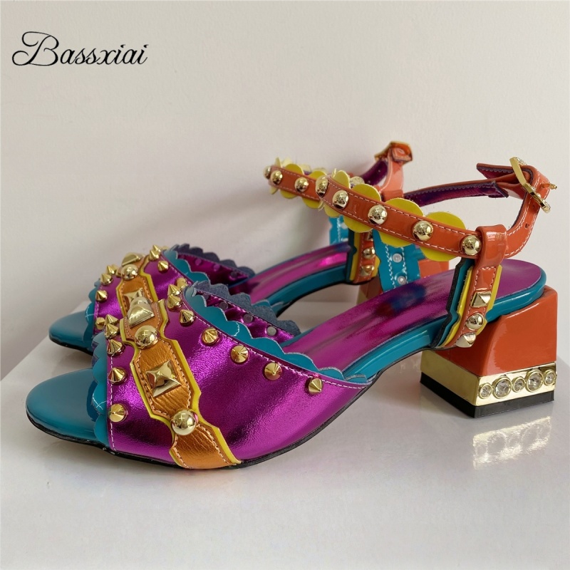 Luxury Rivet T-Strap Sandals W – обзор и цена Luxury Lifestyle Shoes