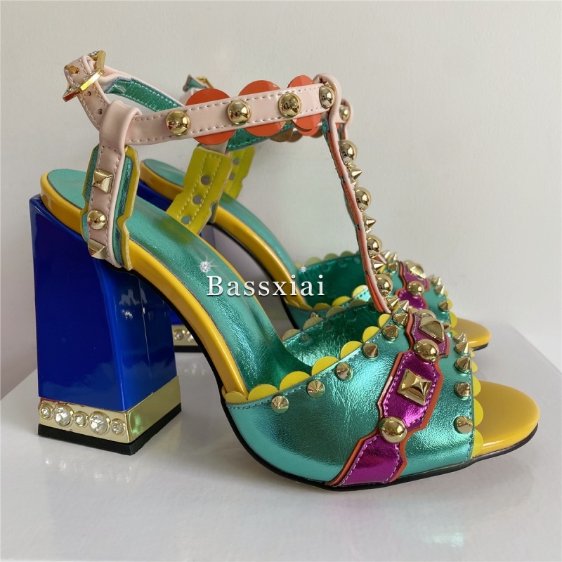 Luxury Rivet T-Strap Sandals W – обзор и цена Luxury Lifestyle Shoes